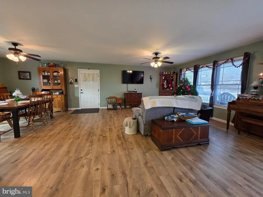 135 Hershel Ln, Hedgesville, WV 25427 - Image #2
