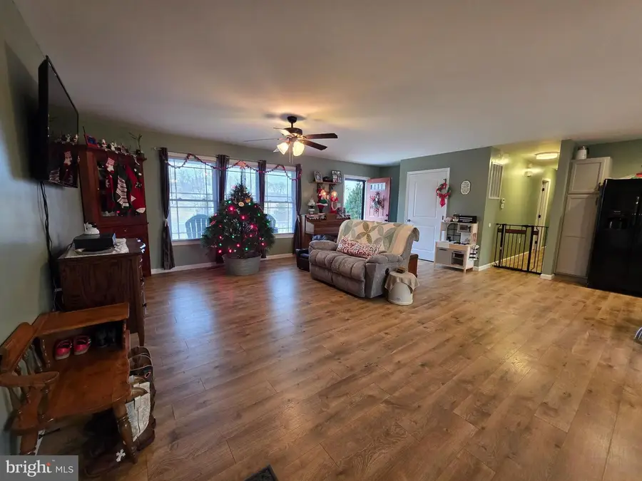 135 Hershel Ln, Hedgesville, WV 25427 - Image #3