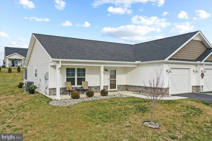 567 Dripping Spring Dr, Hedgesville, WV 25427 - Image #2