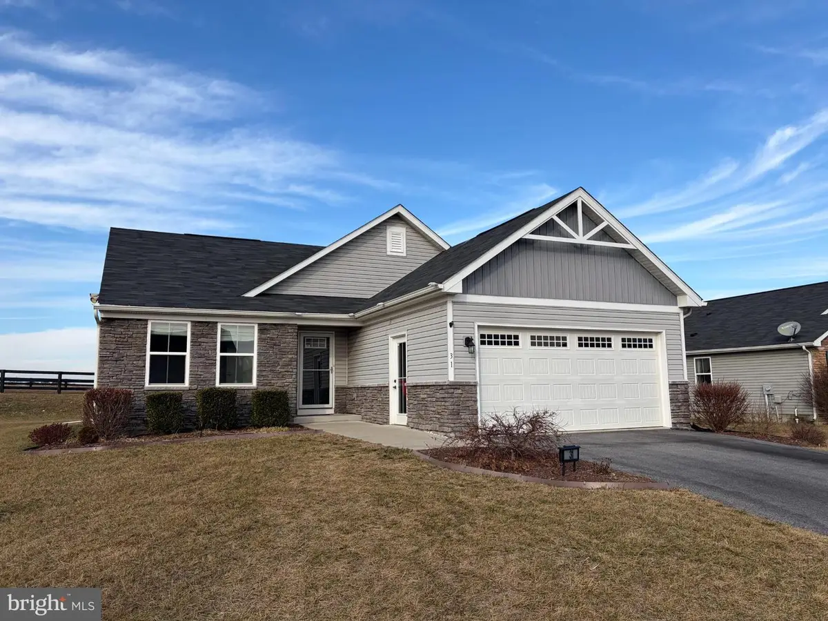 31 Liverpool Ln, Martinsburg, WV 25405 - Image #1
