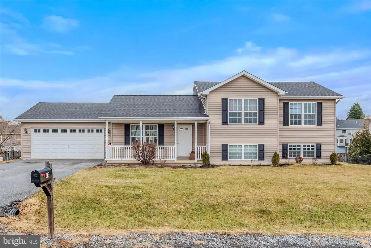 44 Spyglass Dr, Martinsburg, WV 25403 - Image #1