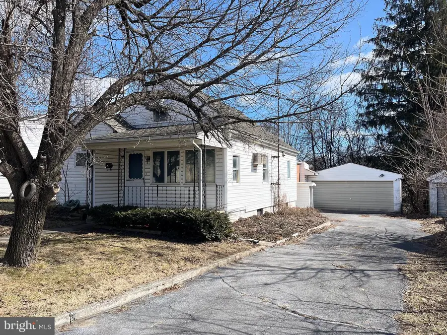 613 Albert St, Martinsburg, WV 25404 - #2