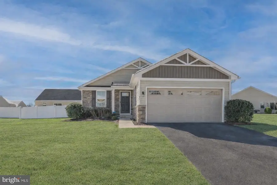 54 Norfolk Ln, Martinsburg, WV 25405 - Image #2