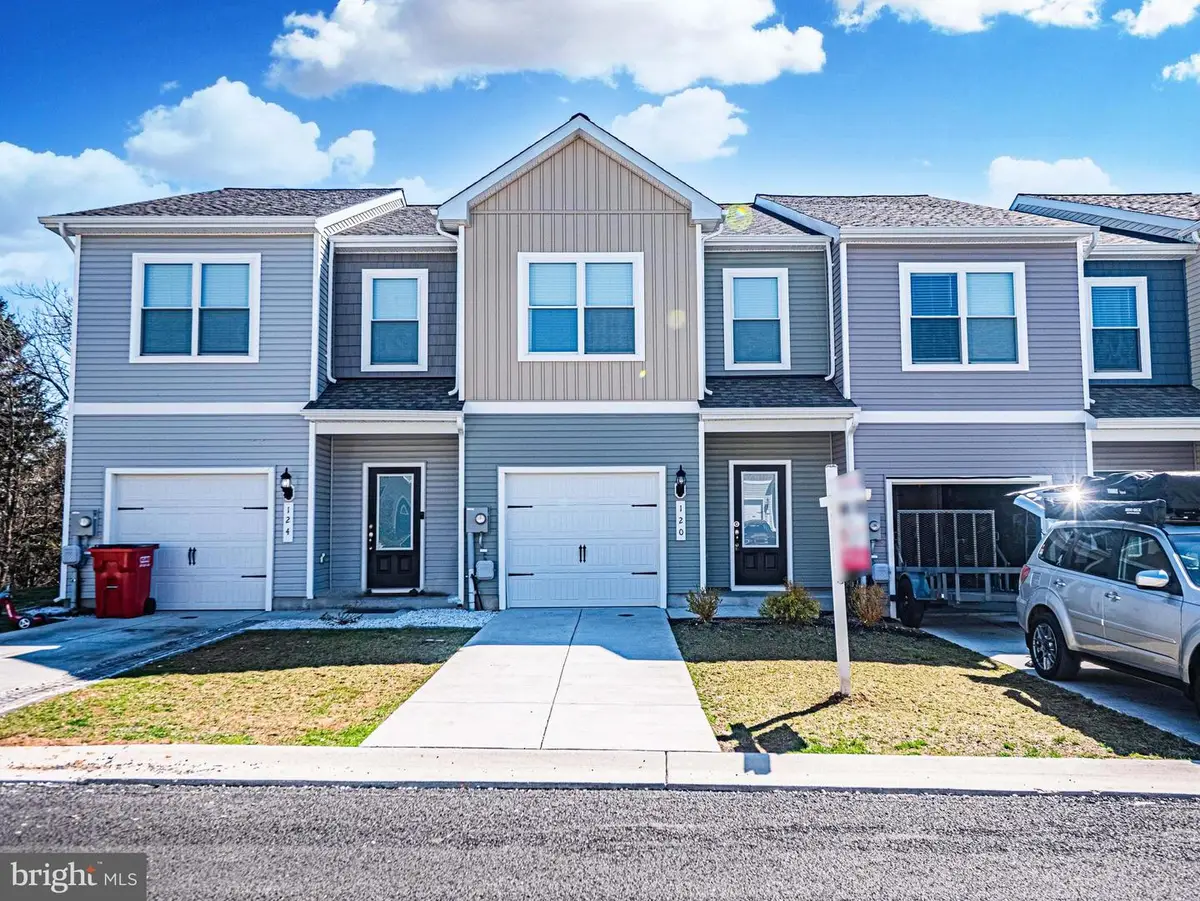 120 Paddington St, Falling Waters, WV 25419 - #1