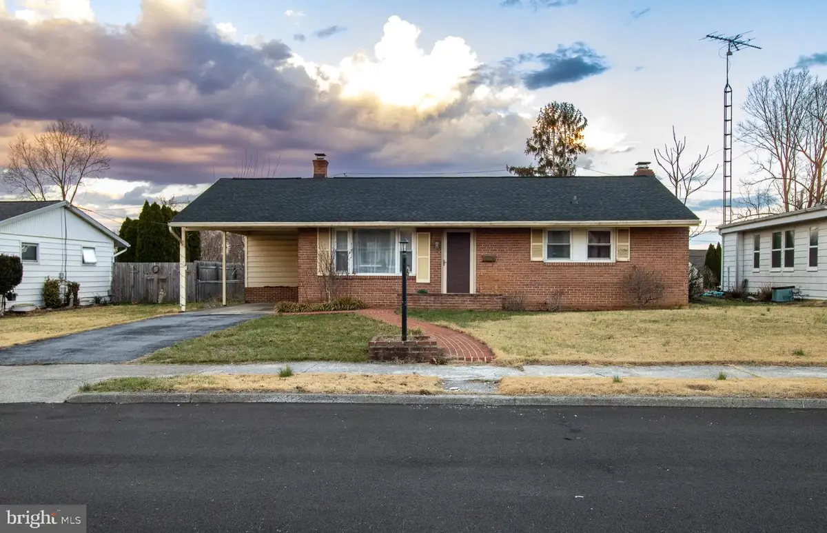 1114 Circle Dr, Martinsburg, WV 25401 - #1