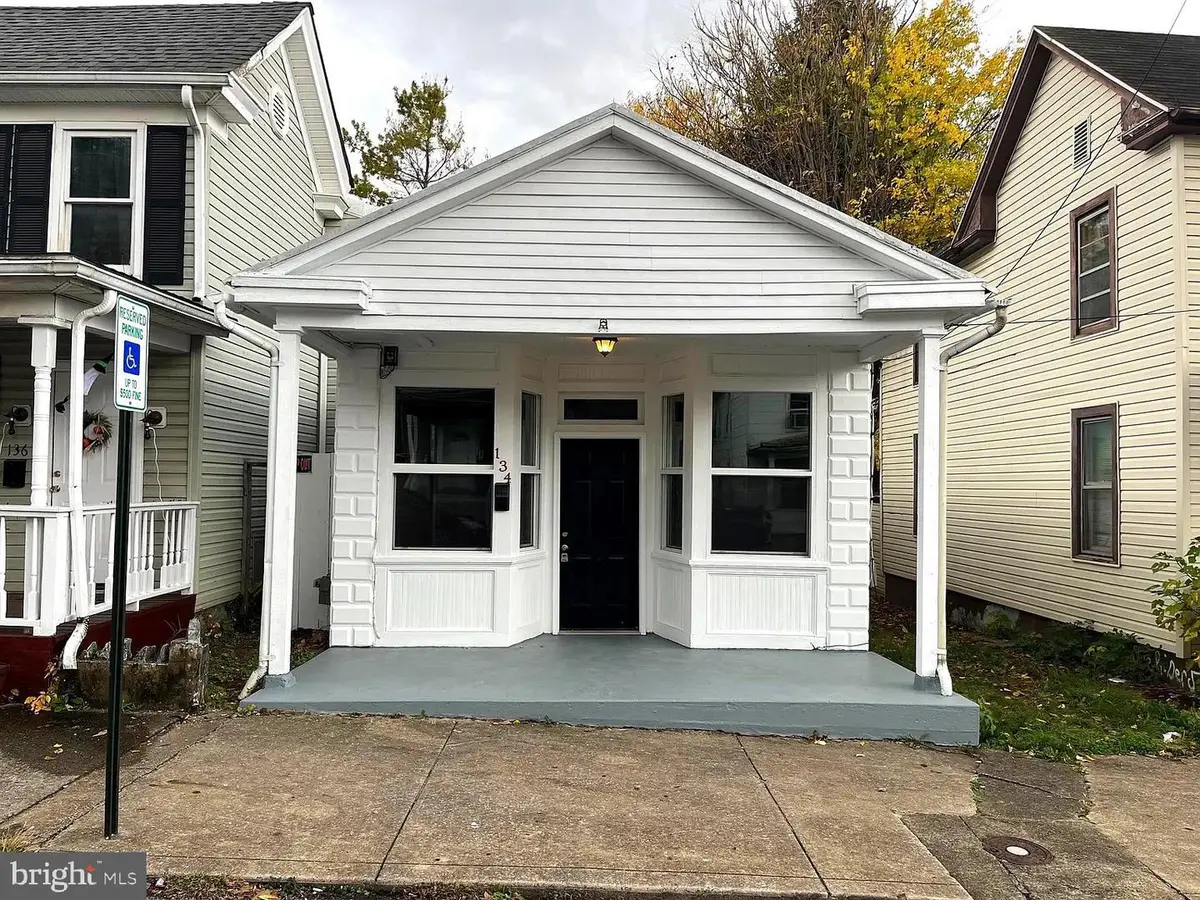 134 Pennsylvania Ave, Martinsburg, WV 25404 - #1