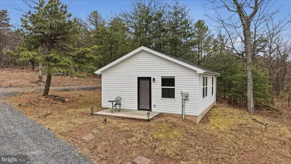 851 Pee Wee Ln, HEDGESVILLE, WV 25427