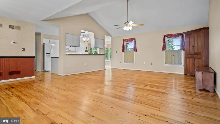 404 Michigan Dr, Falling Waters, WV 25419 - #3