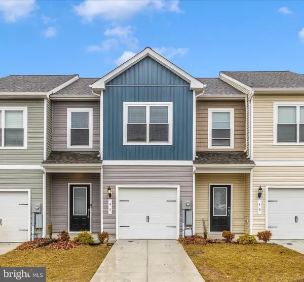 45 Bloomsbury St, FALLING WATERS, WV 25419