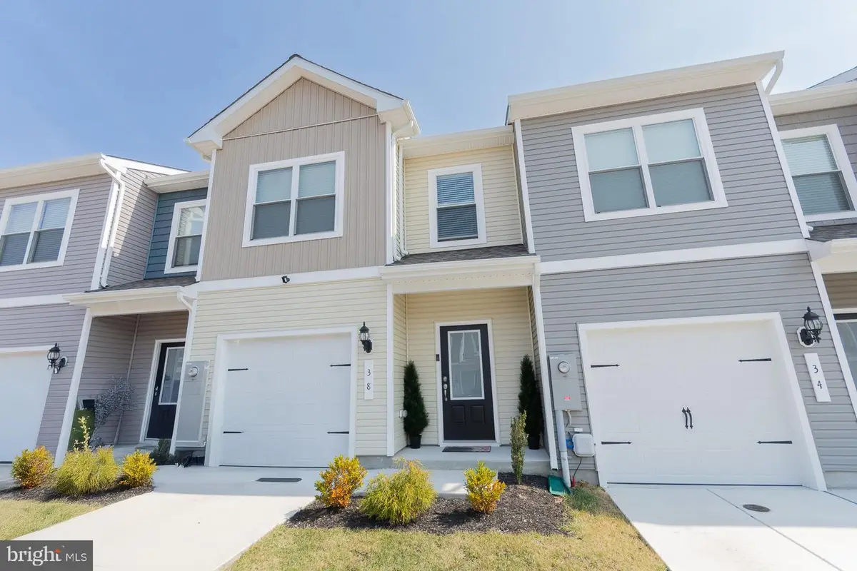 38 Bloomsbury St, Falling Waters, WV 25419 - #1