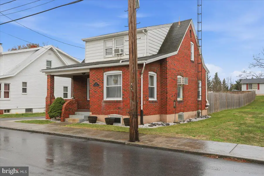 639 W Race St, Martinsburg, WV 25401 - #3