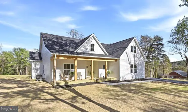 825 Avanti Dr, BUNKER HILL, WV 25413
