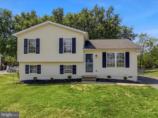 17 Midnoon Dr, MARTINSBURG, WV 25404