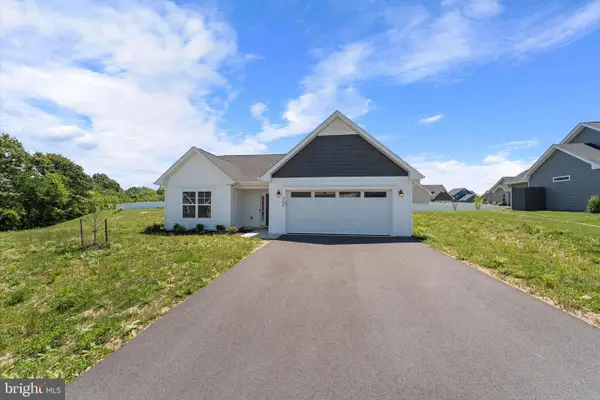 660 Barrel Race Rd, MARTINSBURG, WV 25404