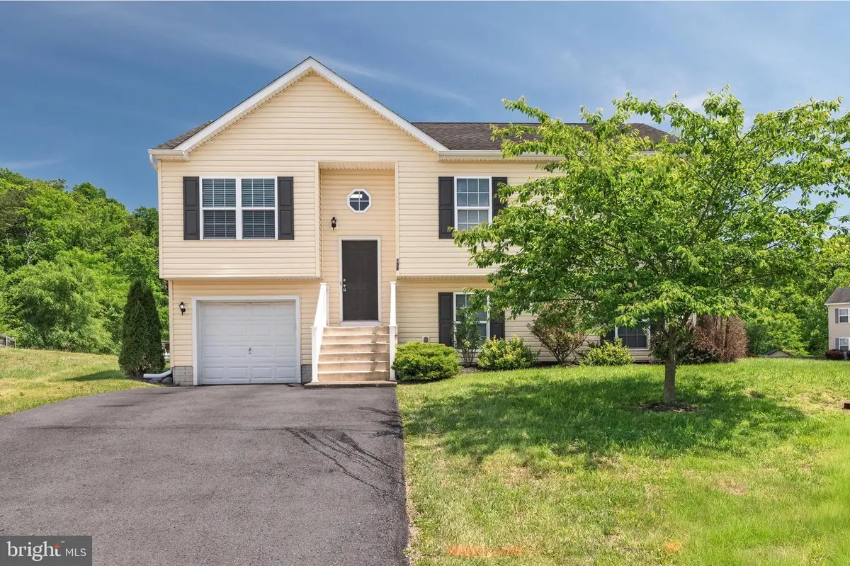 153 Eisenhower Cir, Inwood, WV 25428 - #1