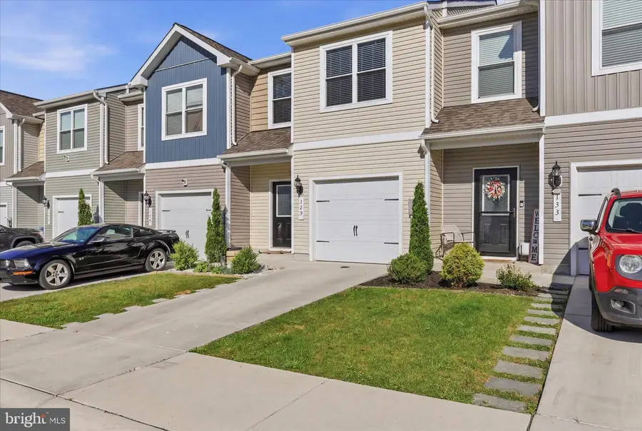 129 Paddington St, Falling Waters, WV 25419 - #2