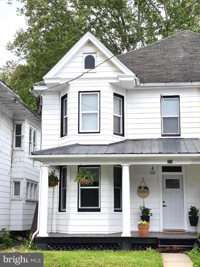 723 W King St, Martinsburg, WV 25401 - #1