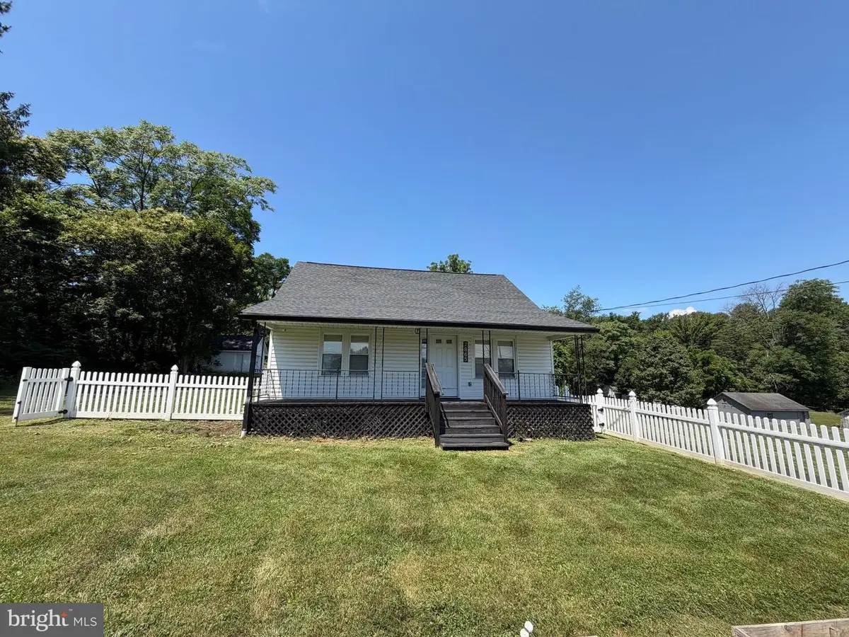 7865 Hedgesville Rd, Hedgesville, WV 25427 - #1