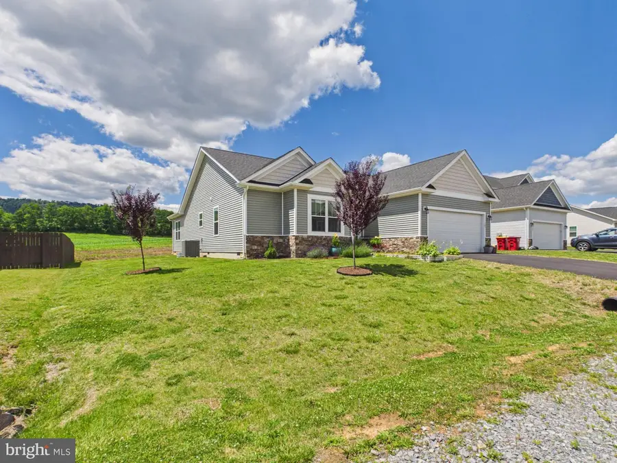 185 Twickenham Dr, Martinsburg, WV 25403 - #2