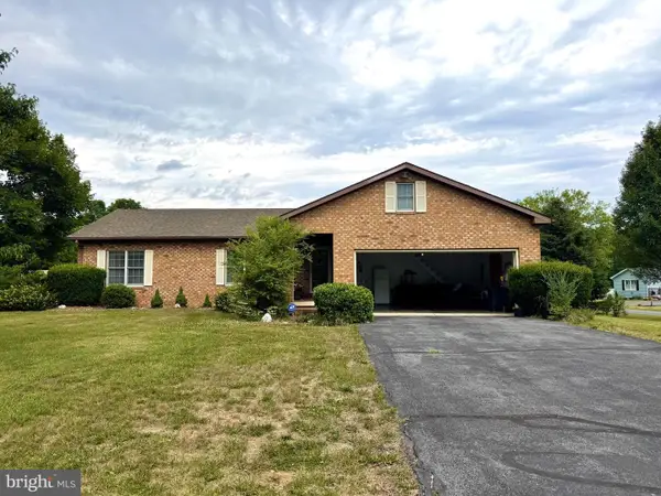 109 Venus Ln, BUNKER HILL, WV 25413