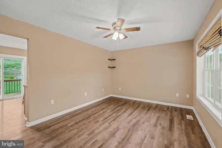 18 Pacific Blvd, Hedgesville, WV 25427 - #3