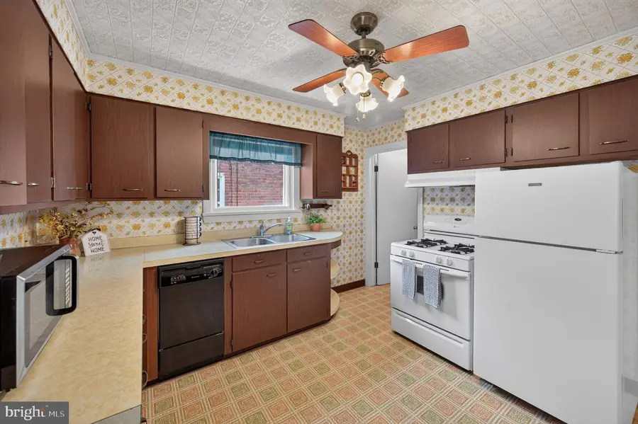 207 N Tennessee Ave, Martinsburg, WV 25401 - #2