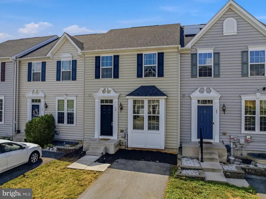 19 Ontario Dr, Falling Waters, WV 25419 - #2