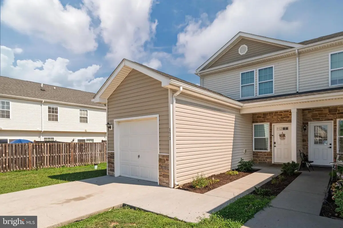 171 Continental Dr, Bunker Hill, WV 25413 - #1