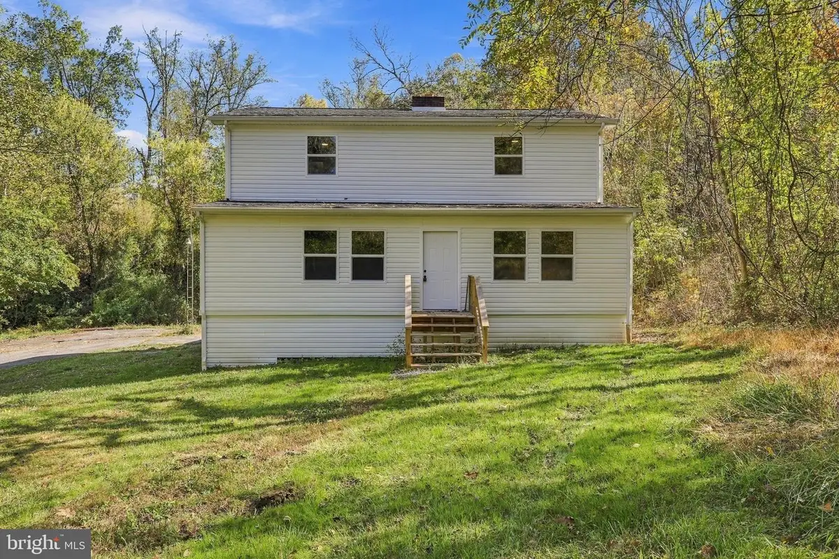 132 Riverview Dr, Falling Waters, WV 25419 - #1
