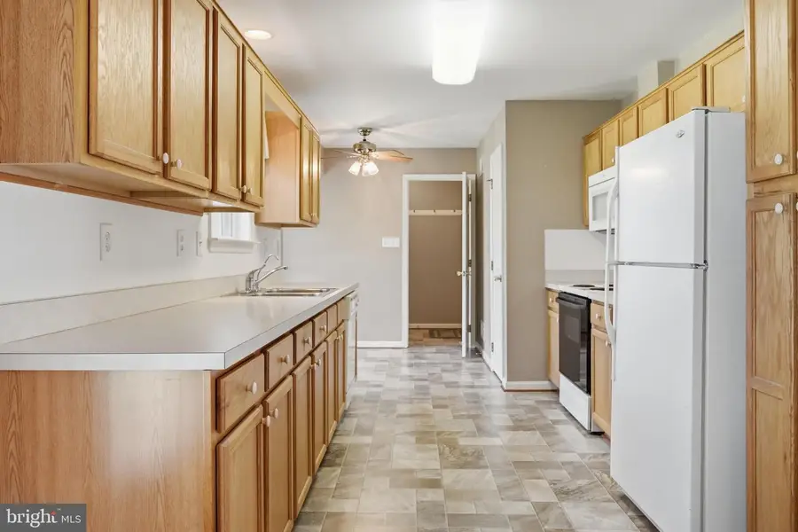 142 Hastings Dr, Falling Waters, WV 25419 - #2
