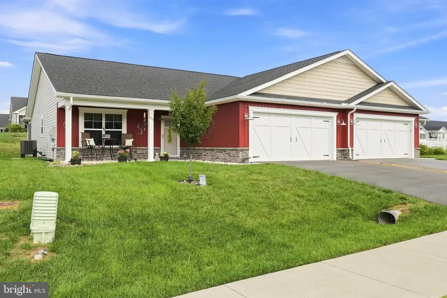 665 Dripping Spring Dr, Hedgesville, WV 25427 - #2