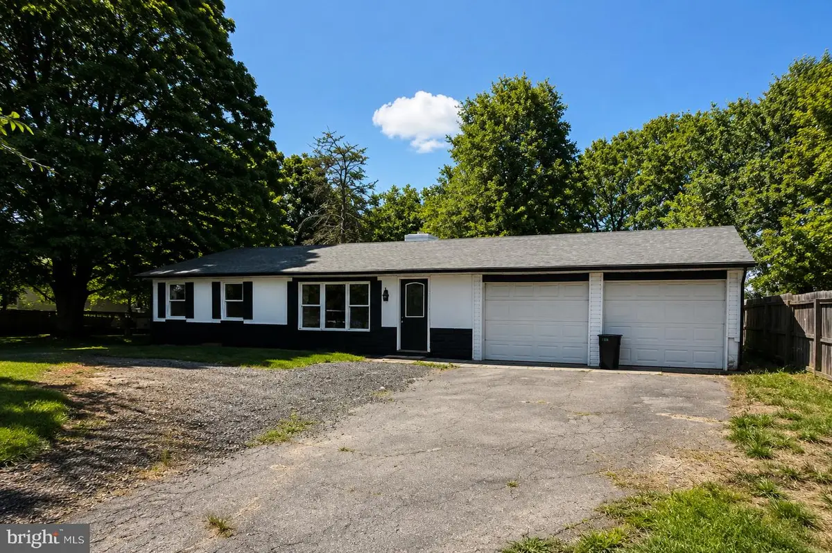 4928 Shepherdstown Rd, Martinsburg, WV 25404 - #1