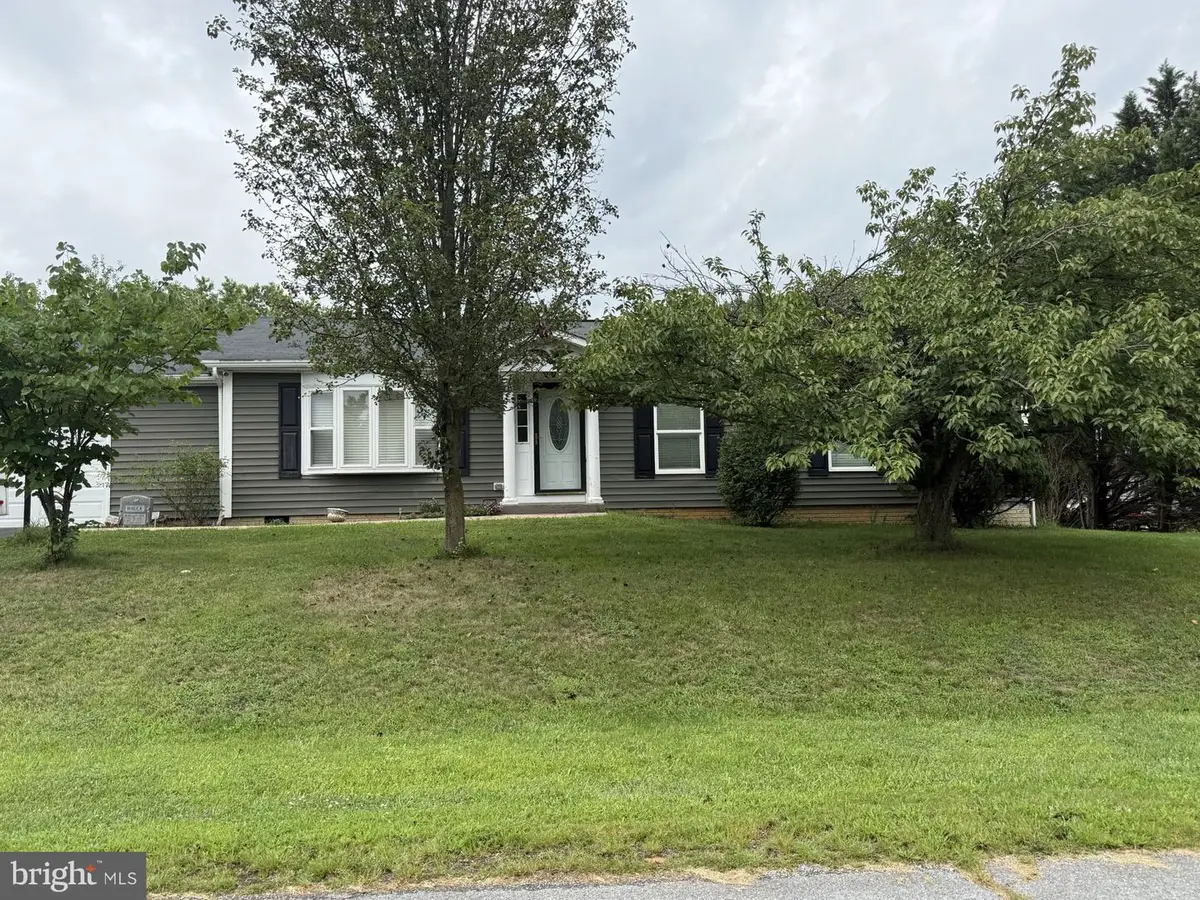 33 Whirlwind Dr, Martinsburg, WV 25404 - #1