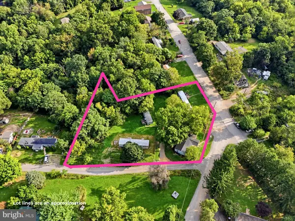 12 Salty Ln, FALLING WATERS, WV 25419