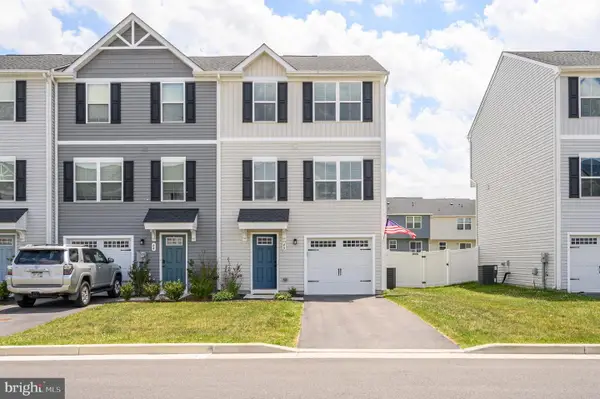 40 Shubunkin Rd, INWOOD, WV 25428