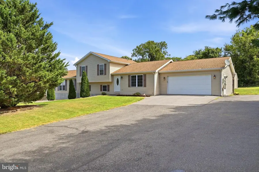 388 Camelot Blvd, Falling Waters, WV 25419 - #2