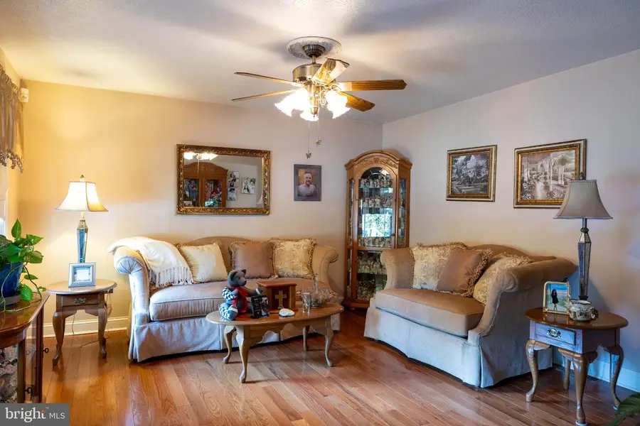 984 Aspen Dr, Bunker Hill, WV 25413 - #2