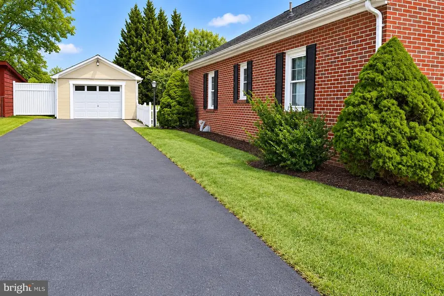 427 Woodbury Ave, Martinsburg, WV 25404 - #2