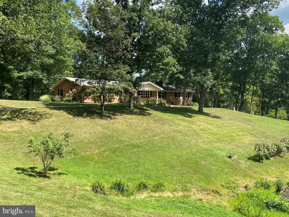 9712 Hedgesville Rd, Hedgesville, WV 25427 - #1