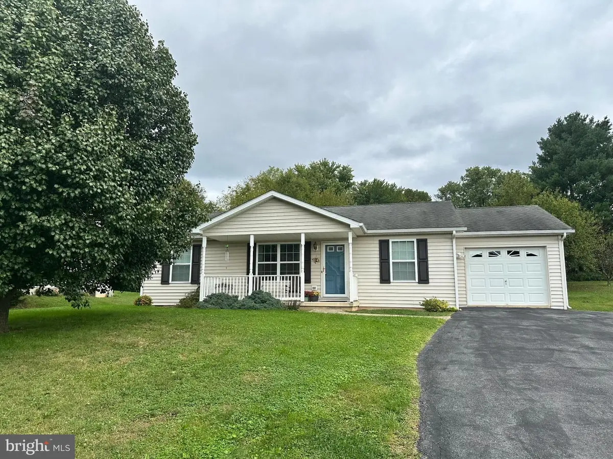 220 Seascape Ct, Martinsburg, WV 25403 - #1
