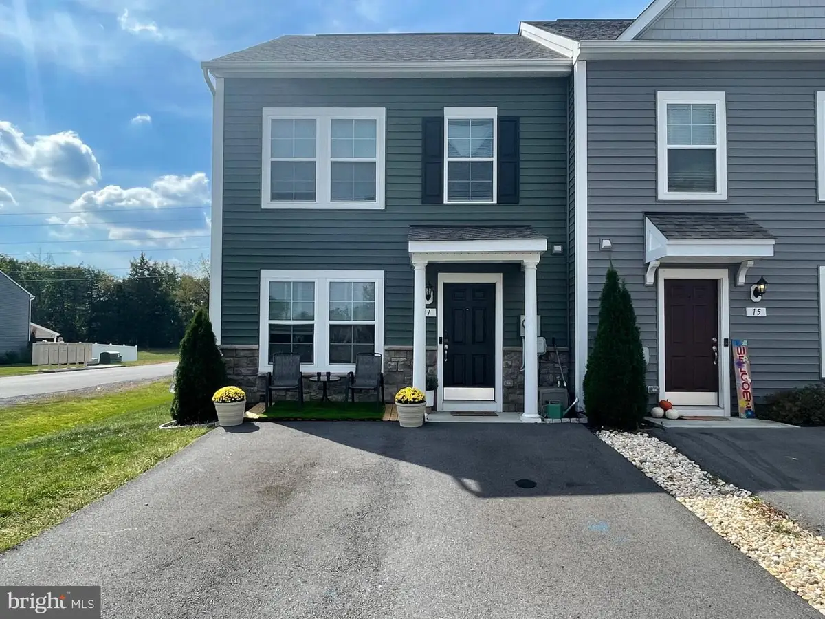 11 Pitch Pine Ct, Bunker Hill, WV 25413 - #1