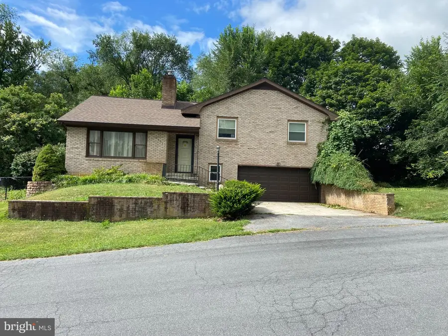 1507 W Race St, Martinsburg, WV 25401 - #3
