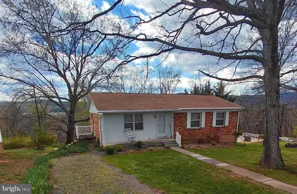 201 Woodlawn Dr, PETERSBURG, WV 26847