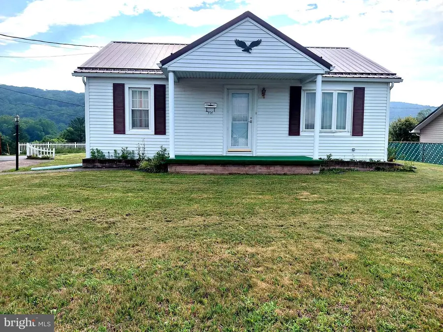 414 Highland Ave, Petersburg, WV 26847 - #2