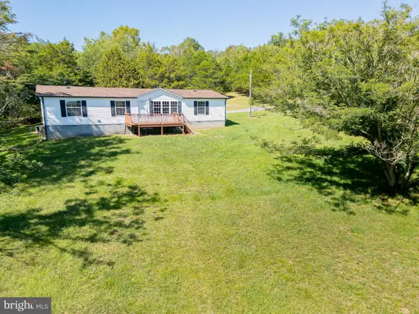 79 Humidity Ln, CABINS, WV 26855