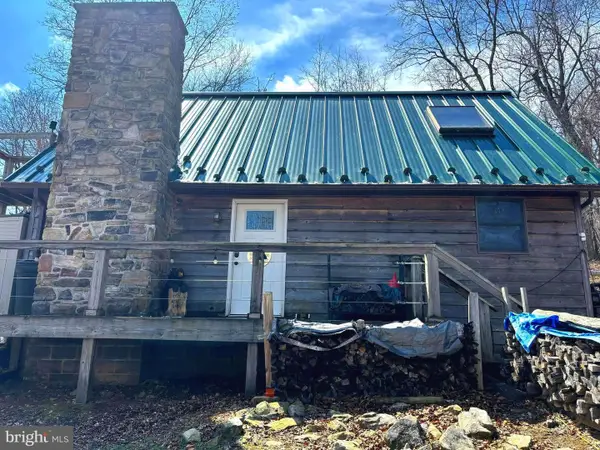 6751 High Knob Rd, OLD FIELDS, WV 26845