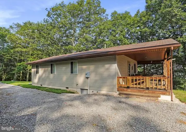 883 White Oak Crossing Rd, MOOREFIELD, WV 26836