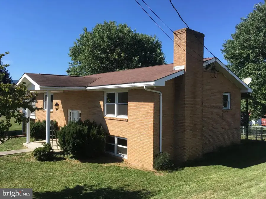 208 Eisenhower Dr, Moorefield, WV 26836 - #2