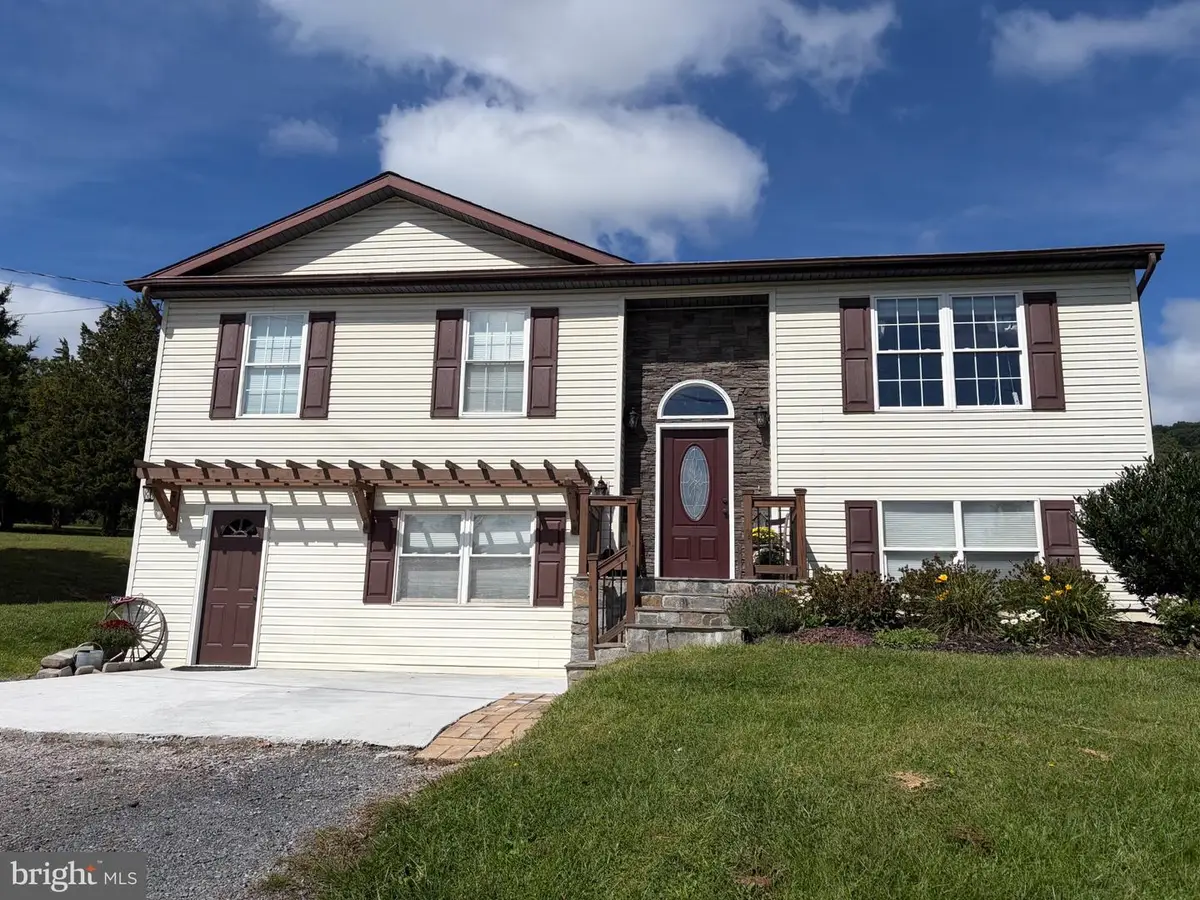 8 Scenic View Ln, Paw Paw, WV 25434 - #1
