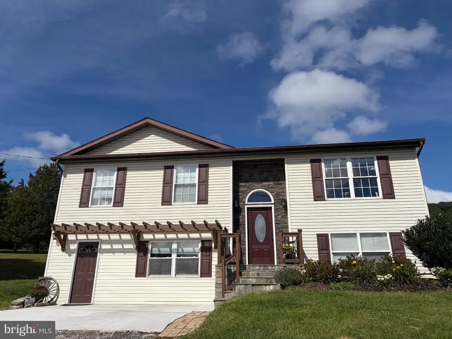 8 Scenic View Ln, Paw Paw, WV 25434 - #2